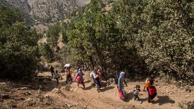 Flüchtende Jesiden aus dem Irak auf dem Weg in die Türkei (Archivbild vom 20.08.2014).