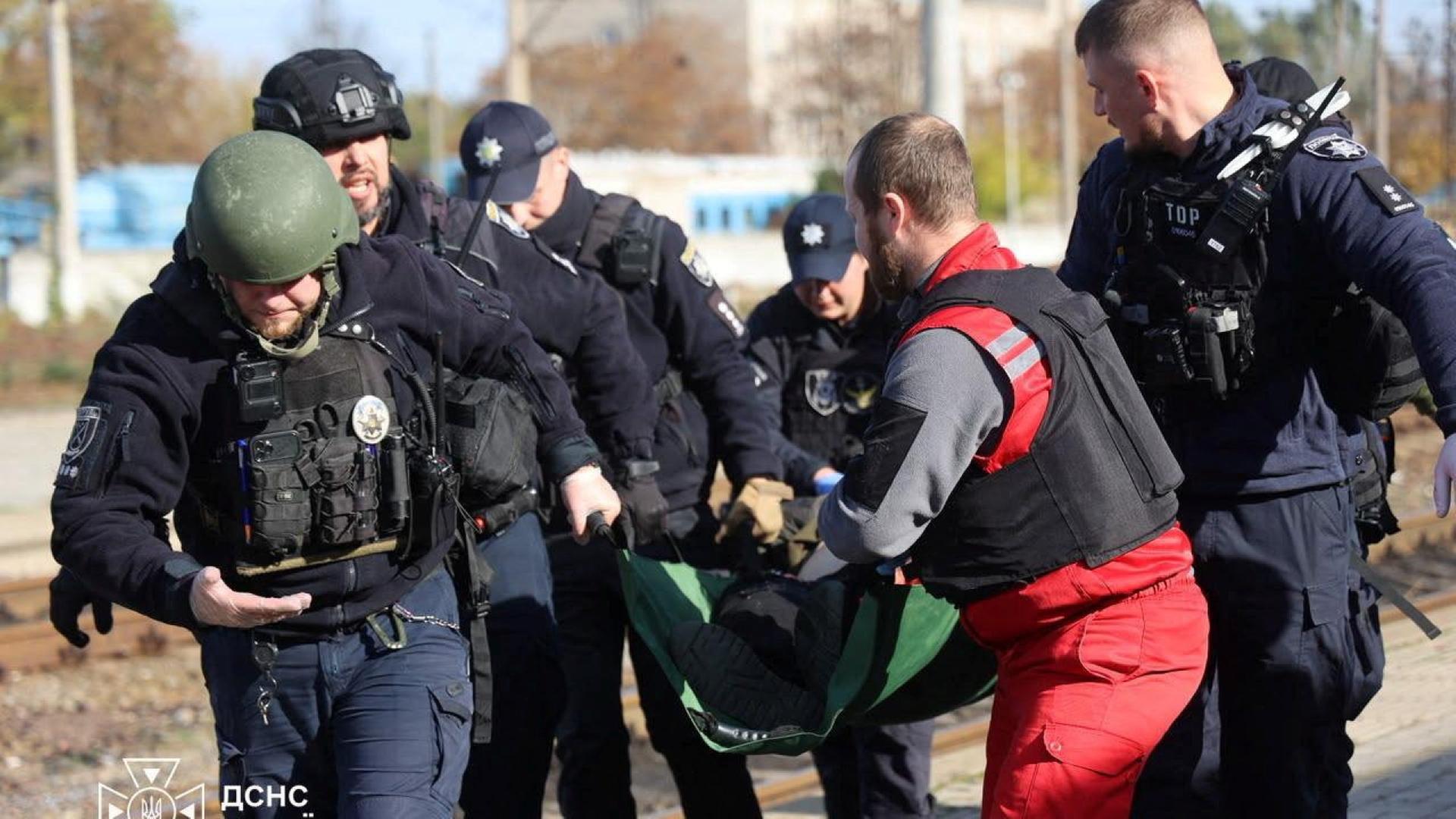 Zahlreiche Tote bei Angriff auf Bahnhof in Dnipro