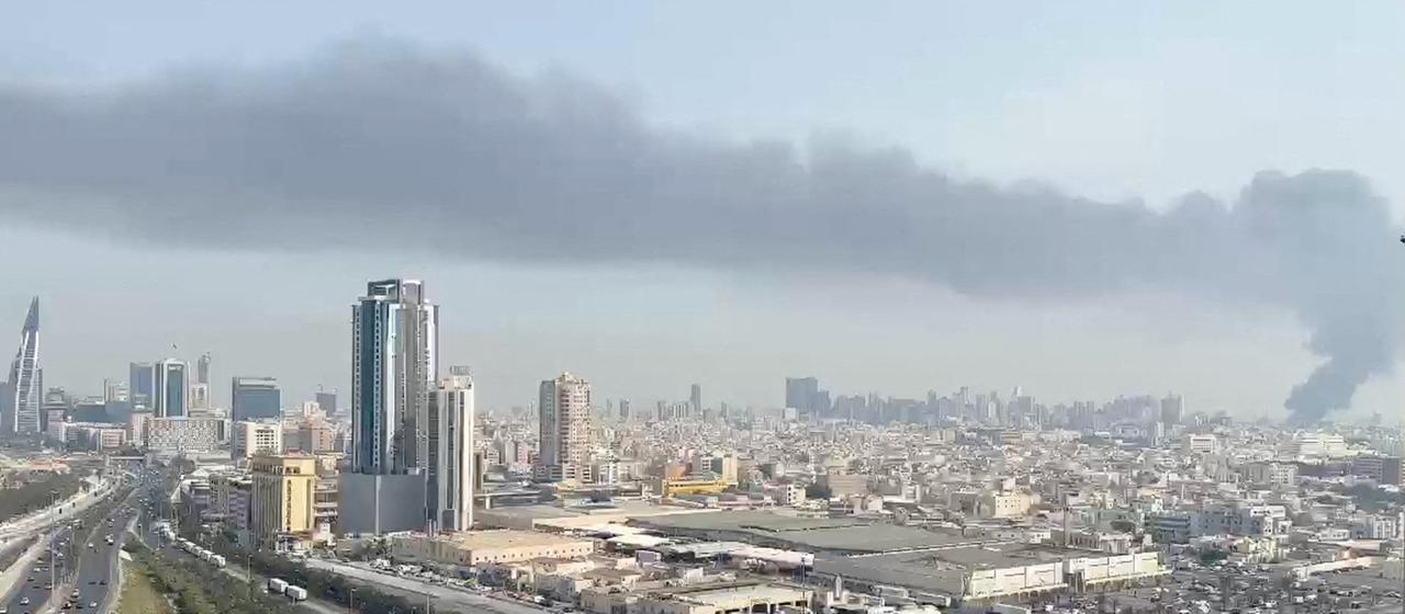 Rauch über der Stadt Manama, Bahrain