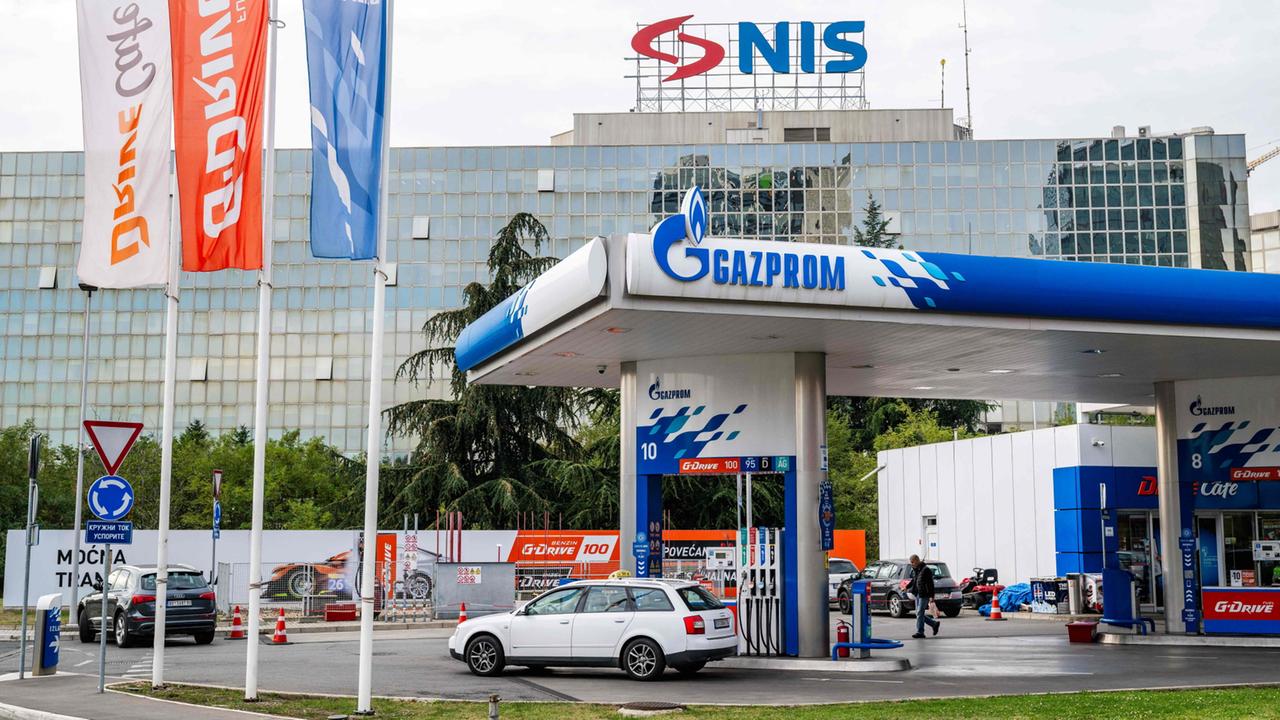 Sanctions américaines : la dépendance pétrolière de la Serbie à l’égard de la Russie se venge