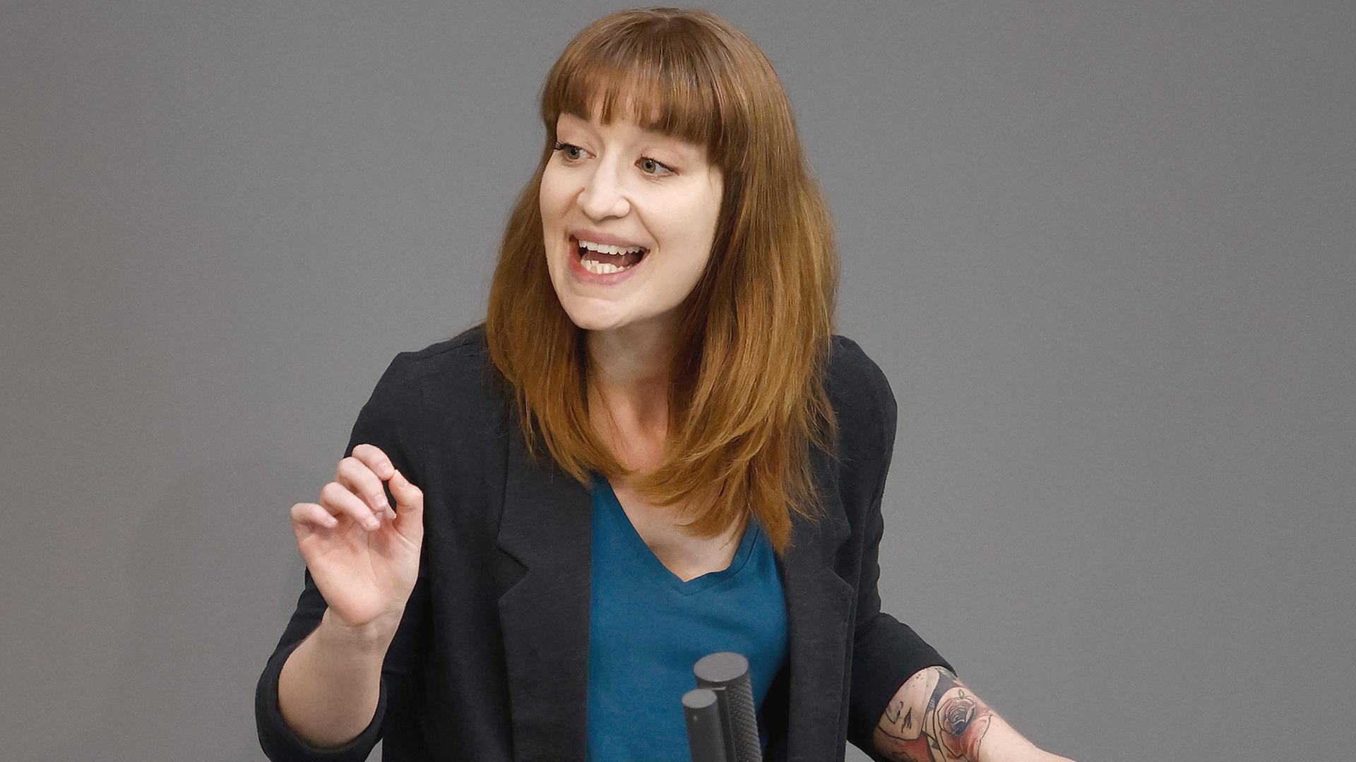 Linken-Abgeordnete Reichinnek bietet der AfD auf TikTok Paroli | tagesschau.de