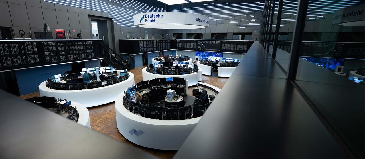 Blick in die Frankfurter Börse. | picture alliance / Eibner-Presse Blick in die Frankfurter Börse.