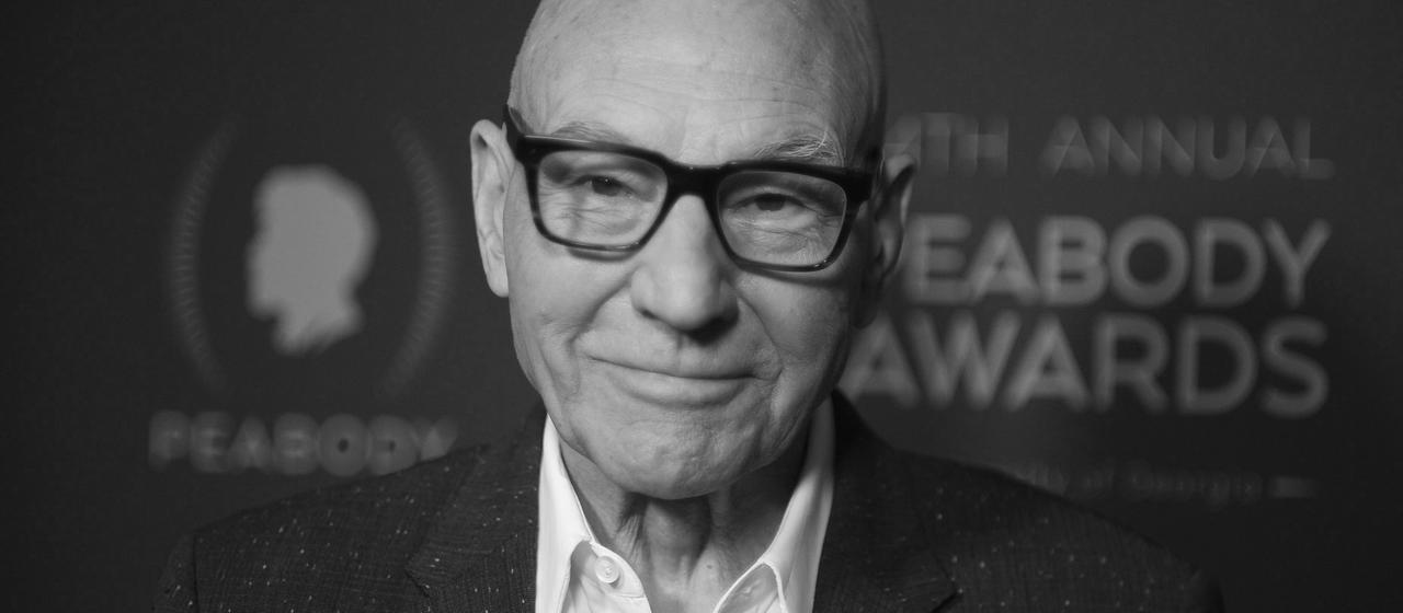 Ein Schwarz-weiß-Foto von Patrick Stewart