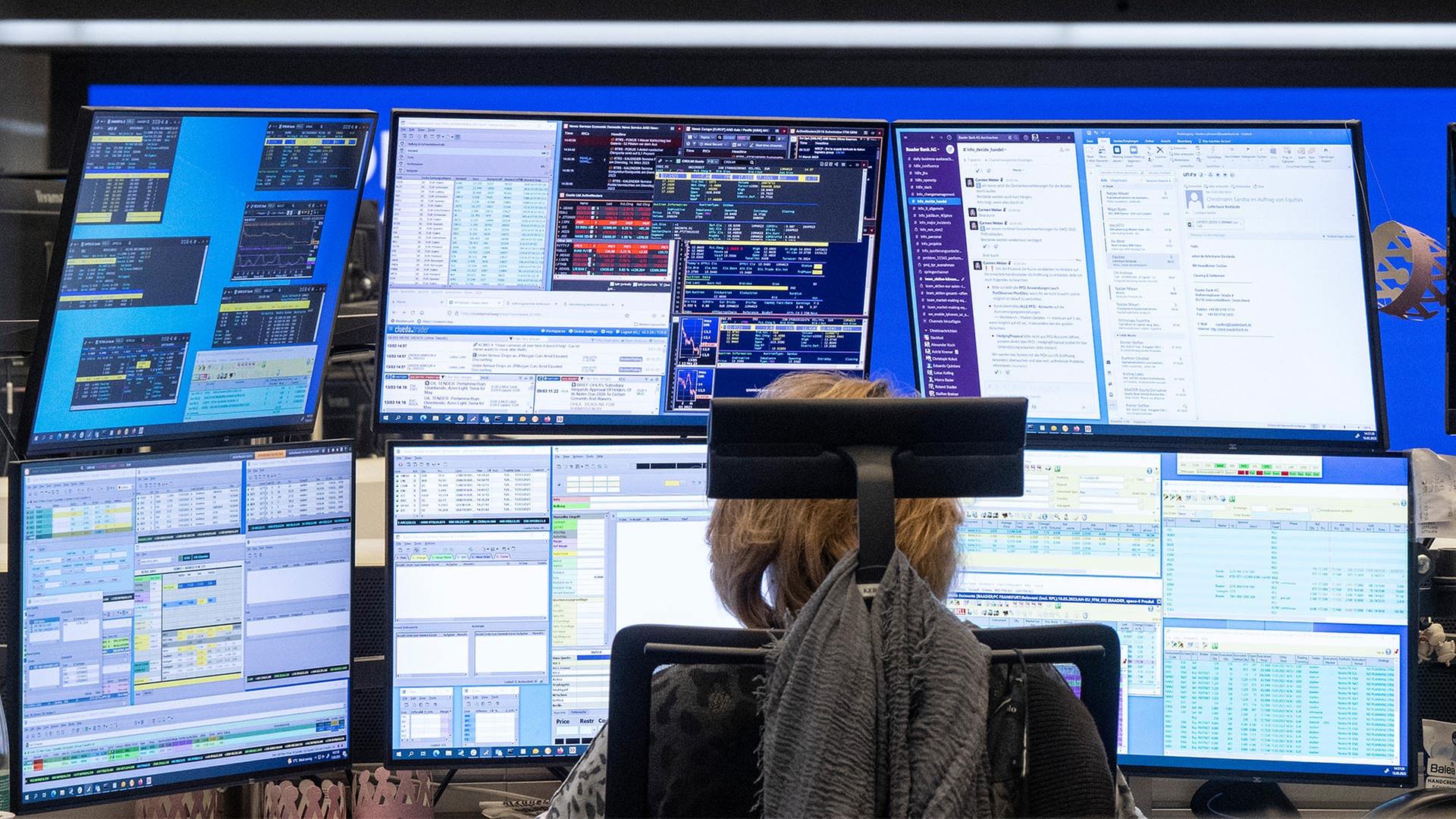 Händlerin an der Frankfurter Börse. | picture alliance/dpa