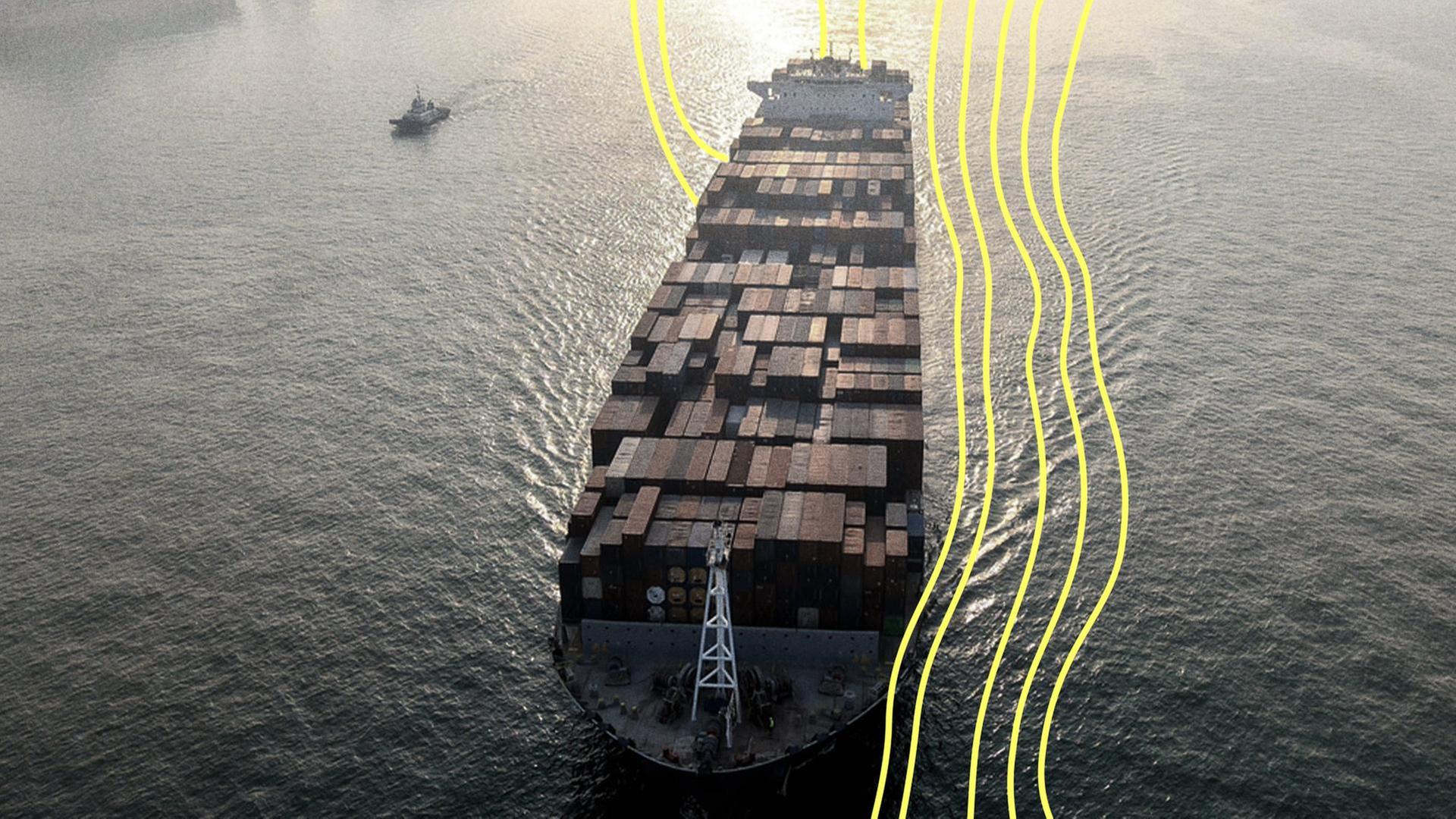 Ein Containerschiff fÃ¤hrt durch den Hafen von Qingdao in der Provinz Shandong. | Uncredited/CHINATOPIX/dpa