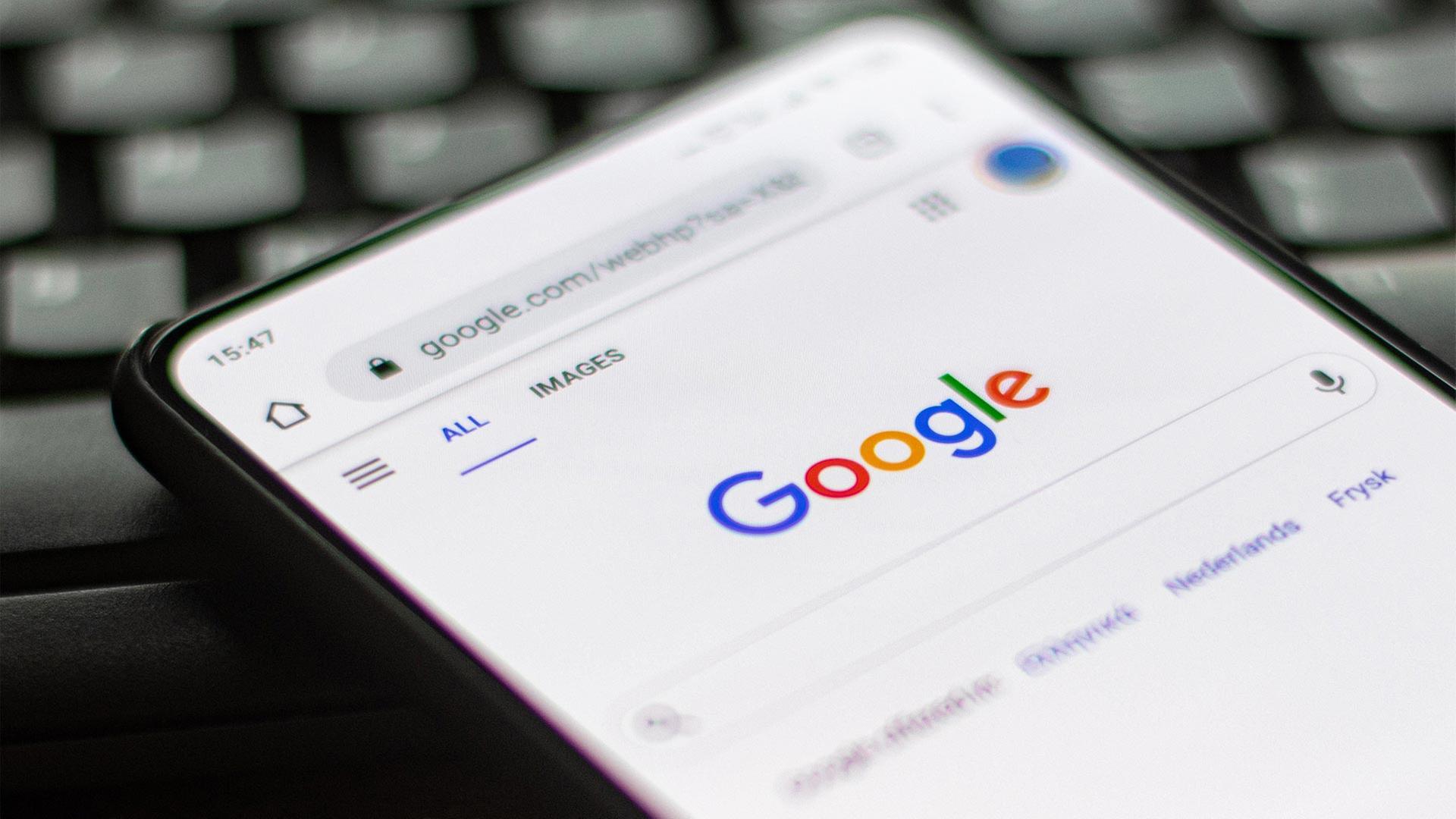 Google Suche auf einem Smartphone. | picture alliance / NurPhoto