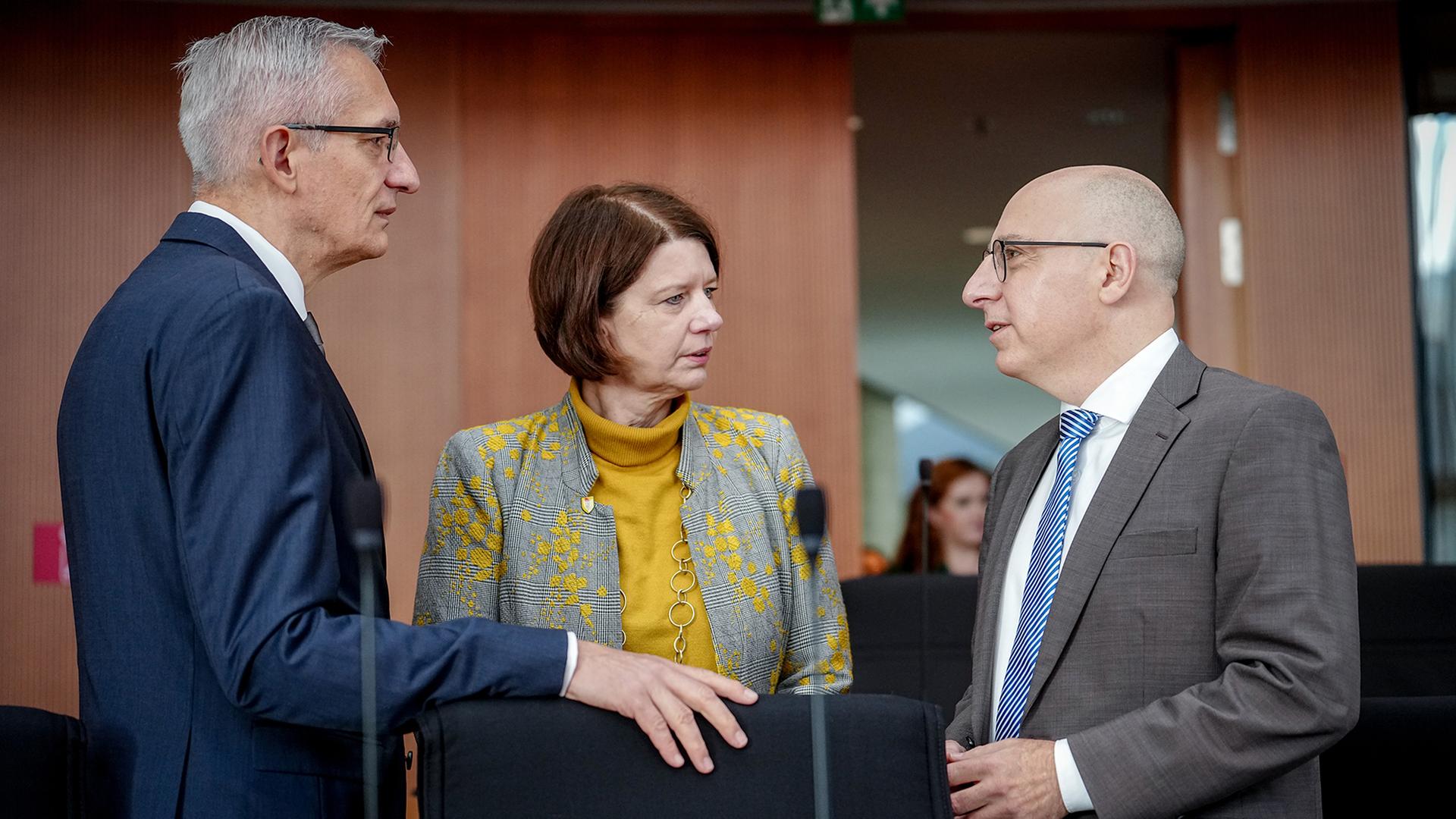 Martin Jäger, Martina Rosenberg und Sinan Selen | dpa