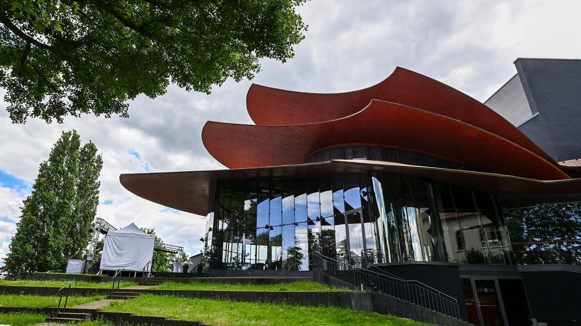 Das Hans Otto Theater Potsdam in der Schiffbauergasse (Quelle: dpa/Jens Kalaene) | dpa/Jens Kalaene