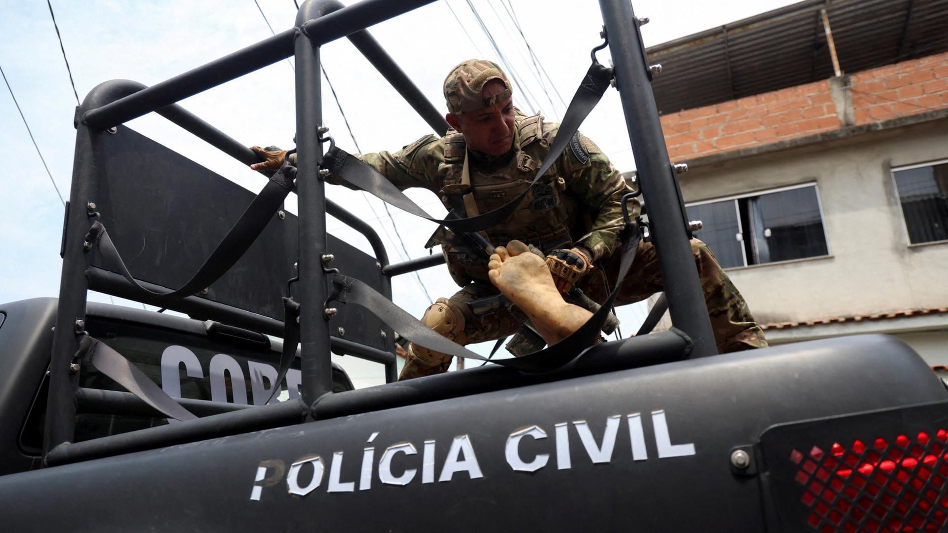 60 Tote und kriegsähnliche Szenen bei Polizeieinsatz in Rio