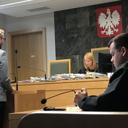 Michal P. (links) vor Gericht in Polen