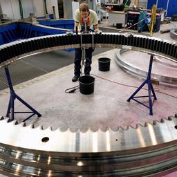 Arbeit an einem Großwälzlager