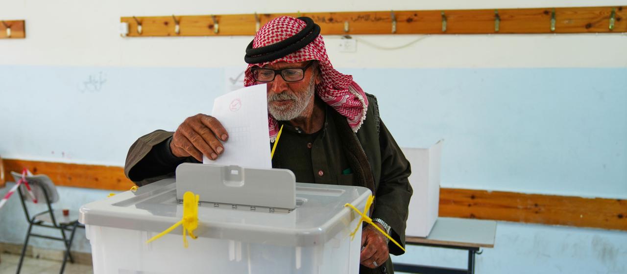Al-Ubaidiya: A Palestinian casts his vote in the local elections