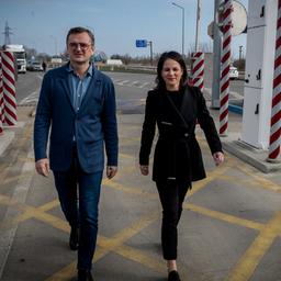Baerbock und Kuleba in der Ukraine