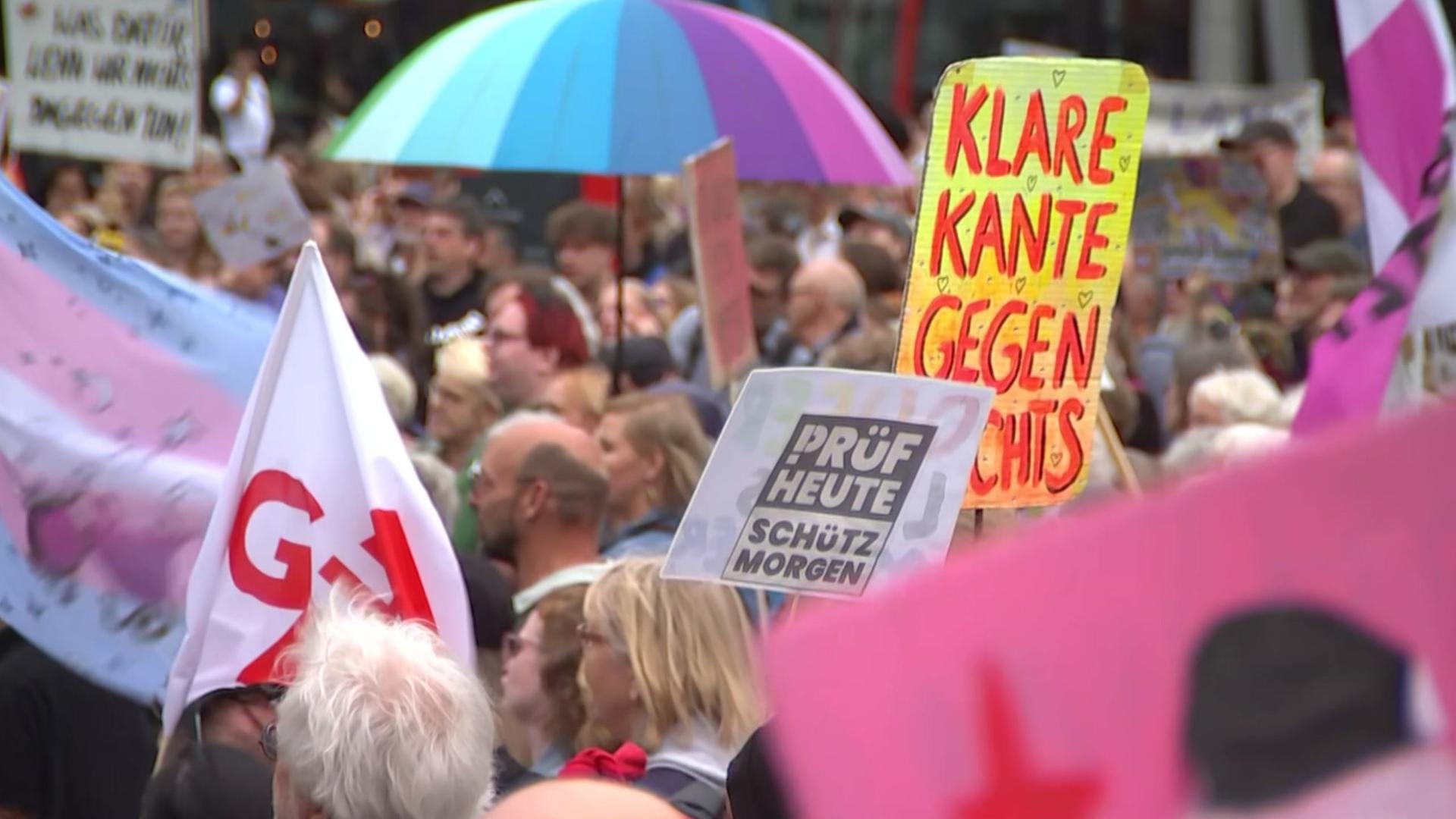4.500 Menschen protestieren in Bremen gegen die AfD
