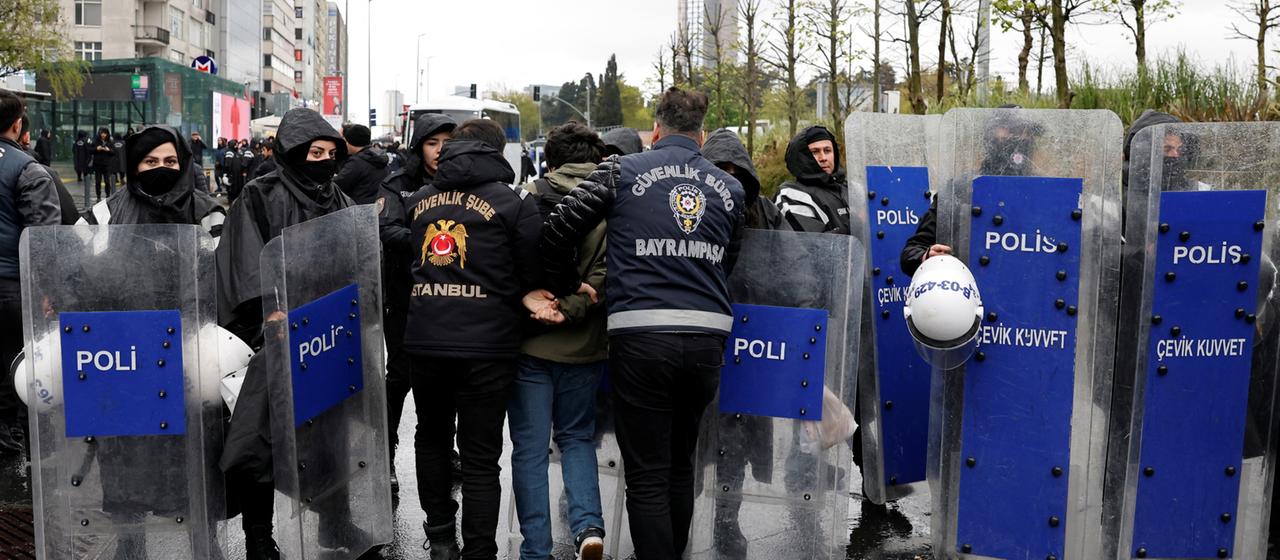 Festnahme eines Demonstranten in Istanbul