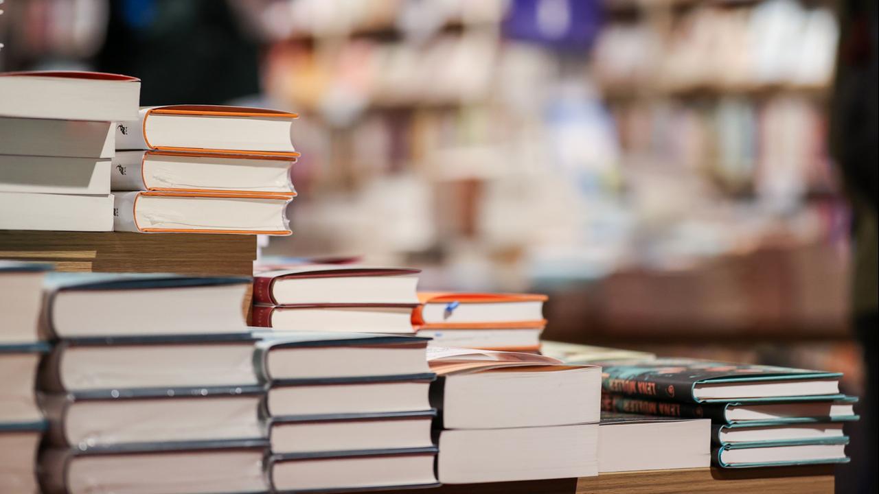 Buchbranche empört über Weimer-Vorgehen | tagesschau.de Buchbranche empört über Weimer-Vorgehen | tagesschau.de