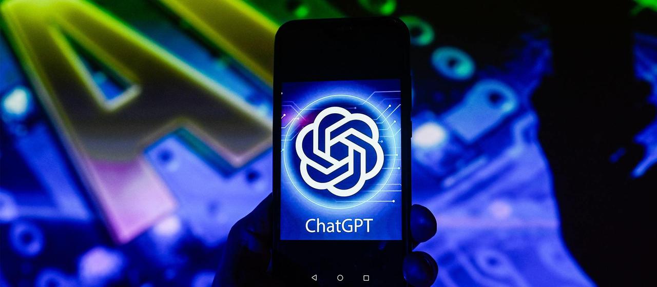 ChatGPT-Logo auf einem Smartphone.