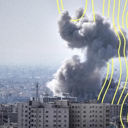 Eine Rauchwolke steigt nach einer Explosion auf. Die Länder USA und Israel haben den Iran angegriffen.