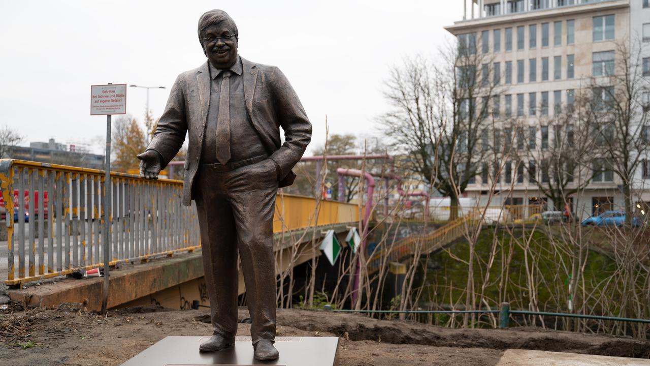 Lübcke-Statue vor Konrad-Adenauer-Haus empört CDU