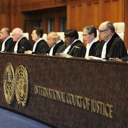 Im Internationalen Gerichtshof wird das Gutachten zum Klimawandel verlesen. 