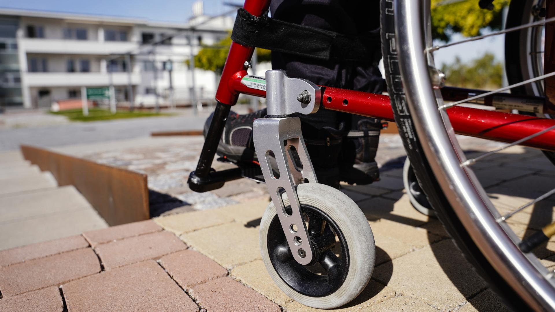 Bundestag berät über schärfere Regeln für Barrierefreiheit