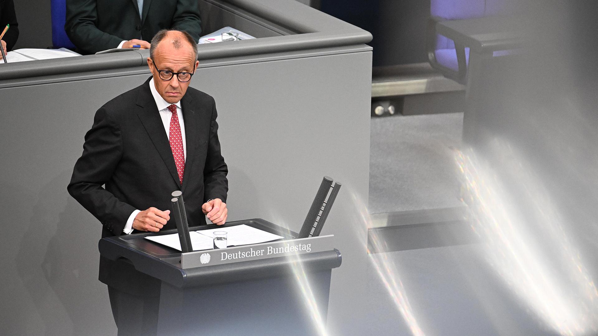 Friedrich Merz spricht im Bundestag. | dpa