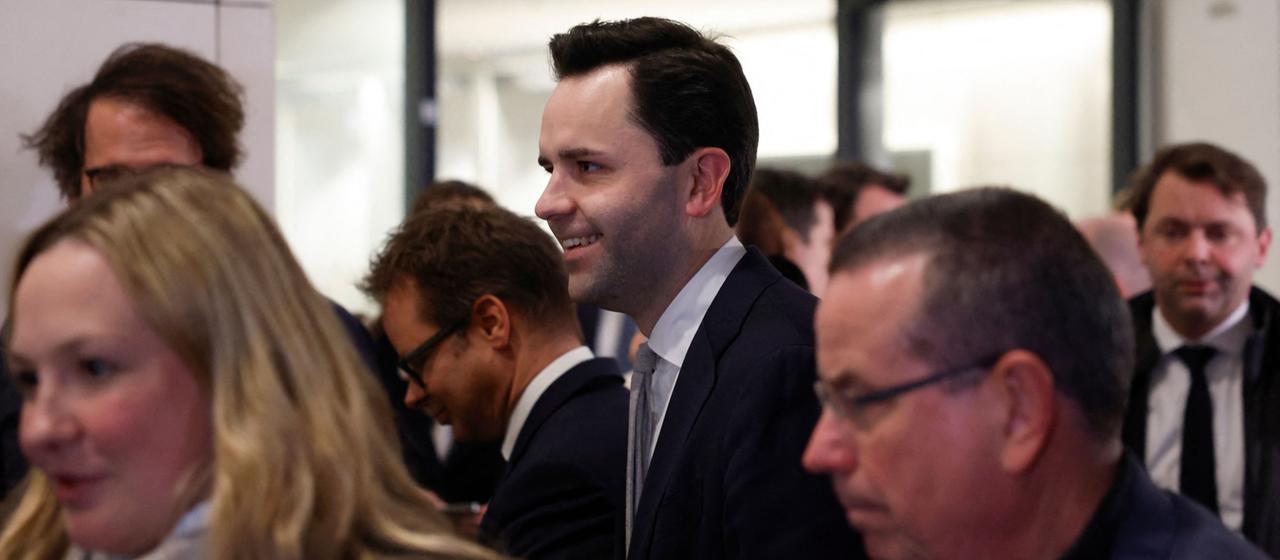 Johannes Winkel zwischen weiteren Abgeordneten der CDU/CSU-Fraktion im Bundestag