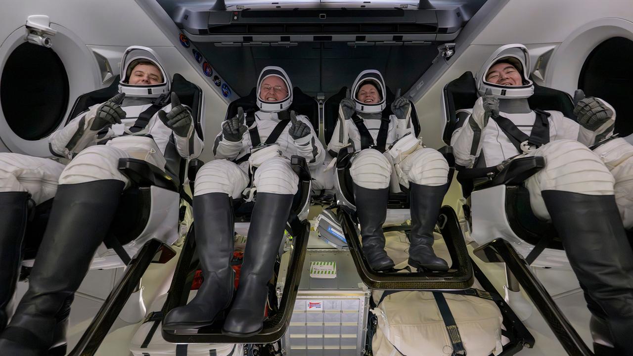 Wegen eines medizinischen Problems ist die ISS-Crew vorzeitig zurück Wegen eines medizinischen Problems ist die ISS-Crew vorzeitig zurück