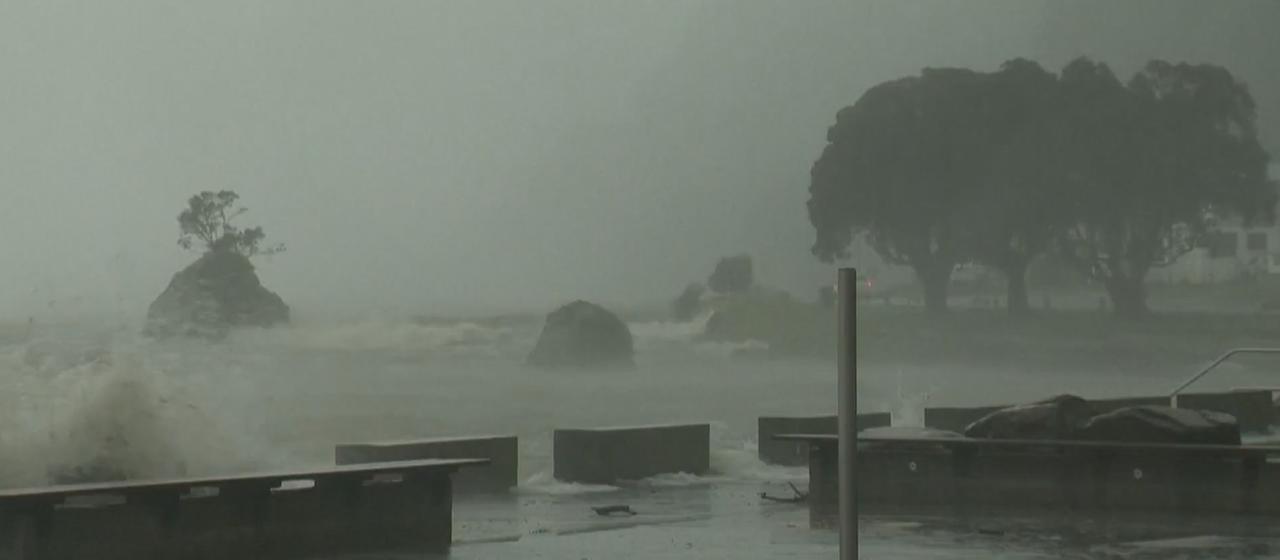 Zyklon Vaianu trifft in Neuseeland auf Land