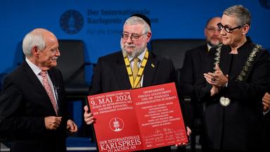 Pinchas Goldschmidt bei der Entgegennahme des Preises