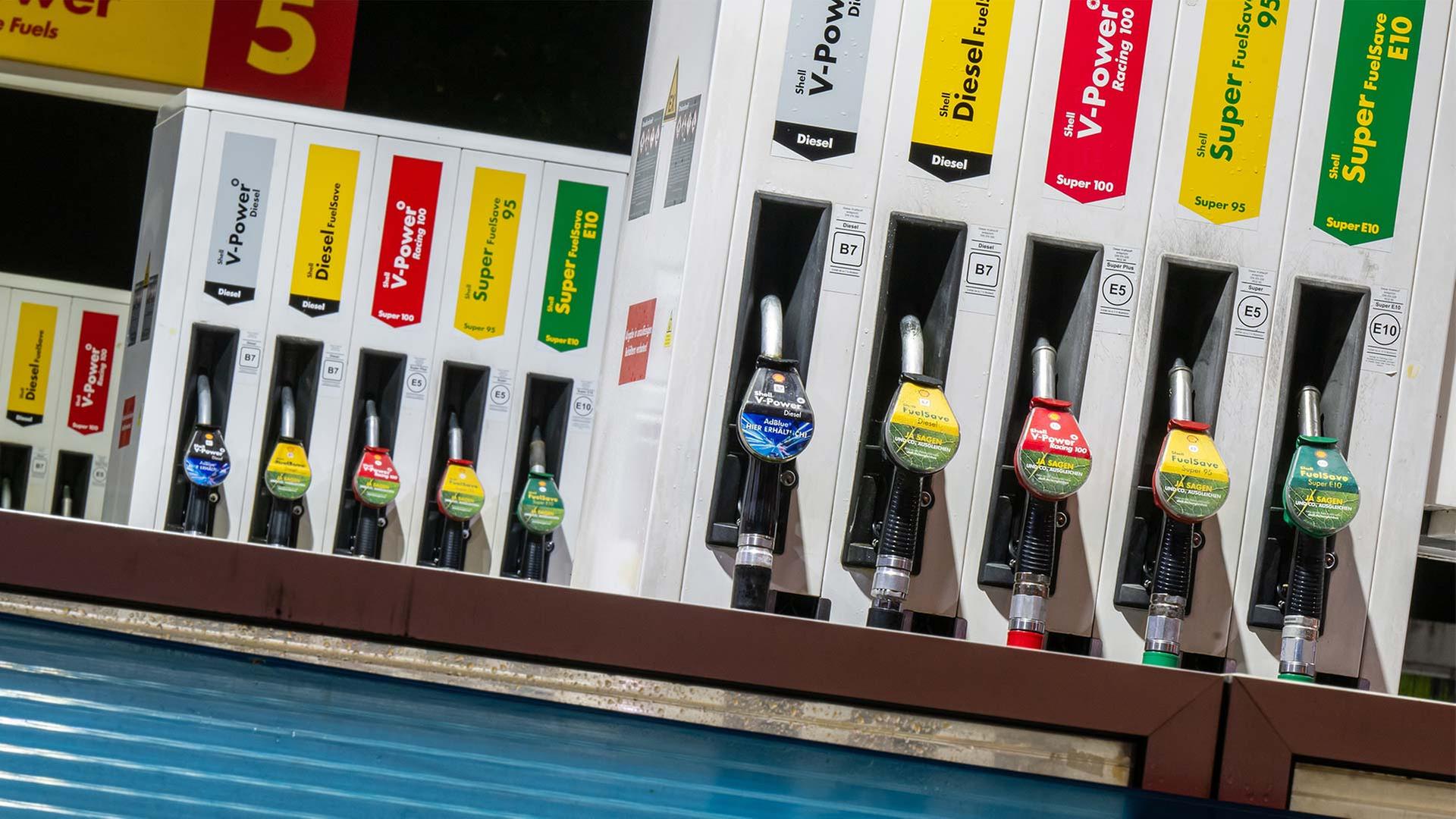 ZapfsÃ¤ulen an einer Tankstelle. | picture alliance/dpa