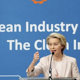Ursula von der Leyen spricht während des Europäischen Industriegipfels.