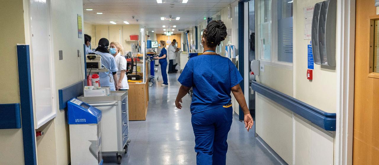 Personal einer NHS-Krankenhausstation.