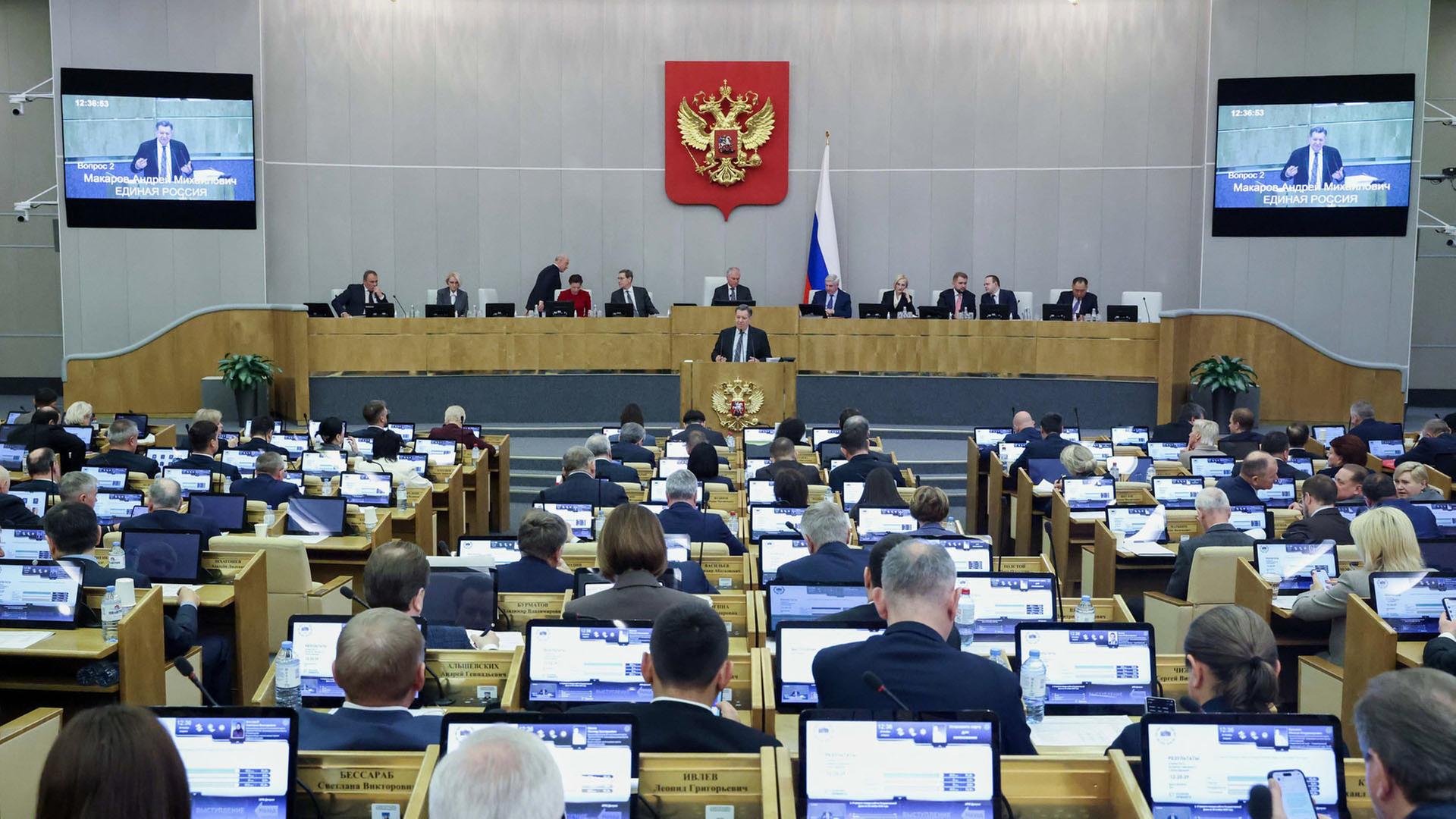 Abgeordnete nehmen an einer Sitzung in der Staatsduma in Moskau, Russland, teil. | The State Duma, The Federal Assembly of The Russian Federation via AP