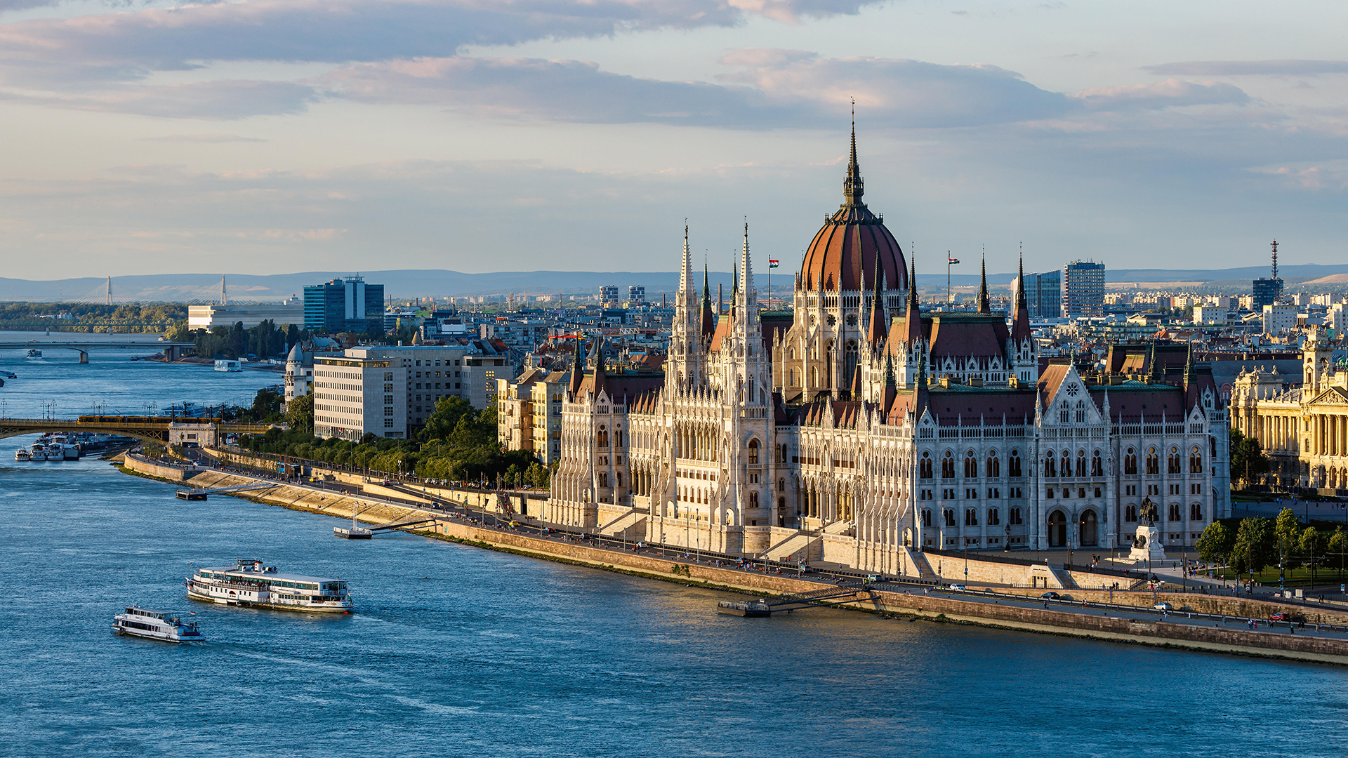Blick auf das Parlamentsgebäude in Budapest.