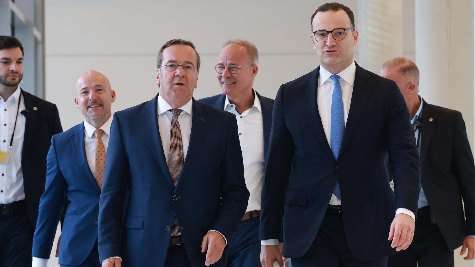 Alexander Hoffmann, Boris Pistorius, Matthias Miersch und Jens Spahn auf dem Weg zu einer Pressekonferenz | EPA