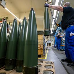 155-Millimeter Artelleriemunition wird bei bei Rheinmetall gefertigt.