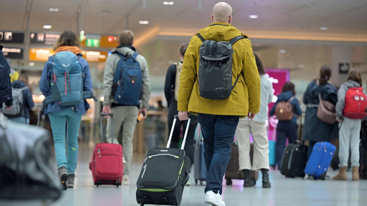 Lufthansa streicht kostenfreien Handgepäckkoffer | tagesschau.de