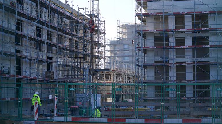Bauarbeiter auf der Baustelle des Stadtquartiers Kolbenhöfe in Hamburg-Ottensen.