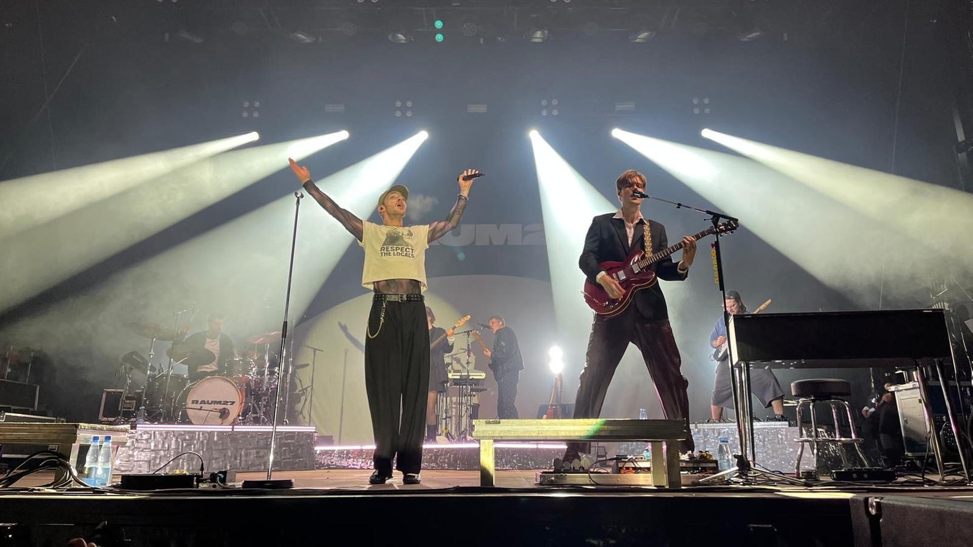 Die Bremer Band Raum27 auf der Bühne am Osterdeich beim Bürgerfest zum Tag der Deutschen Einheit 2026 in Bremen | Jörg Kröger