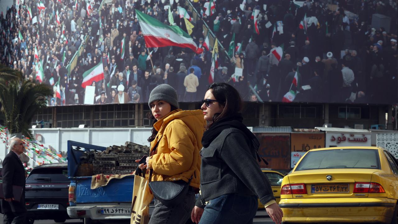 Menschen in Iran: Irgendwie weiterleben - trotz Hoffnungslosigkeit