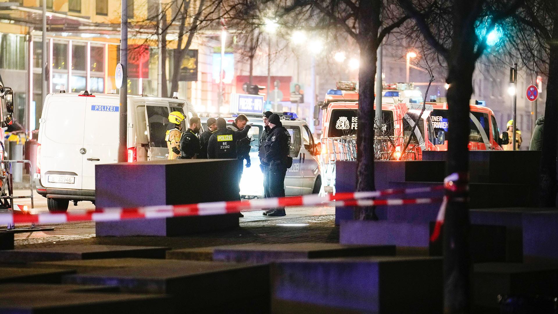 Archivbild:Der abgesperrte Tatort am Mahnmal am 21.02.2025.(Quelle:picture alliance/AP/E.Noroozi) | picture alliance/AP/E.Norooz