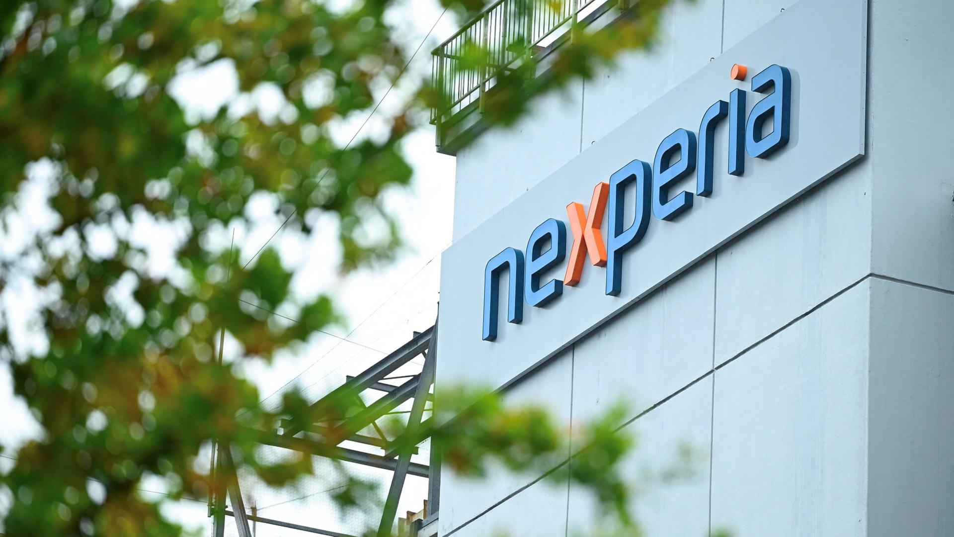 Das Nexperia-Logo an einem Firmengebäude | REUTERS