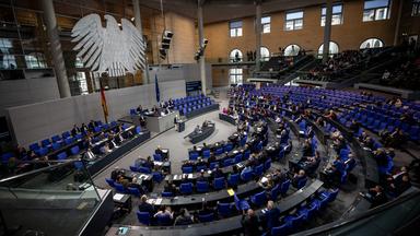 Marie-Agnes Strack-Zimmermann (FDP) spricht in der Debatte zu Zehn Jahre russischer Krieg in der Ukraine im Bundestag
