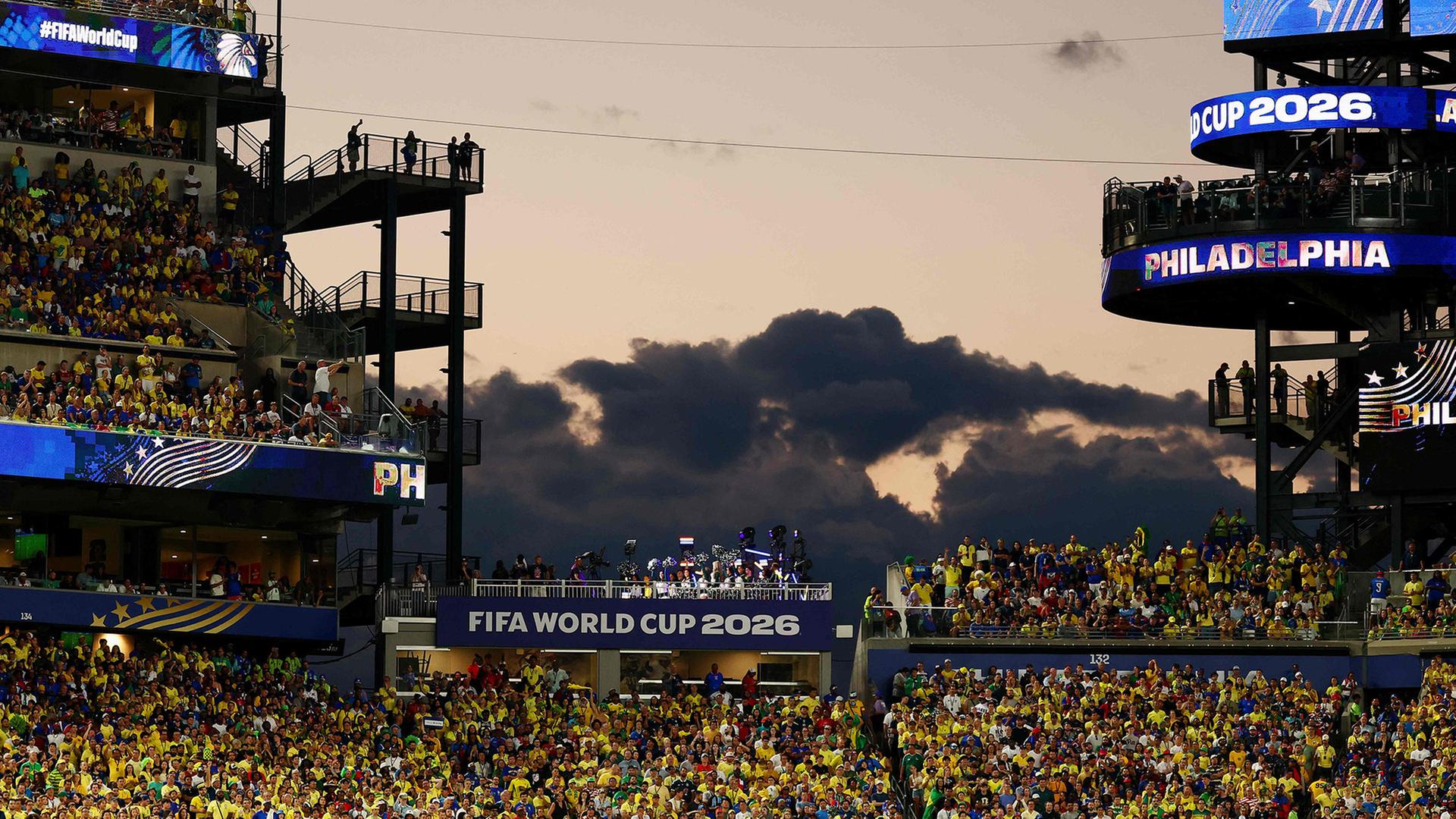 Brasilianische Fans feuern ihre Mannschaft während des Fußballspiels der Gruppe C der Weltmeisterschaft 2026 zwischen Brasilien und Haiti im Philadelphia Stadion, USA. | AFP
