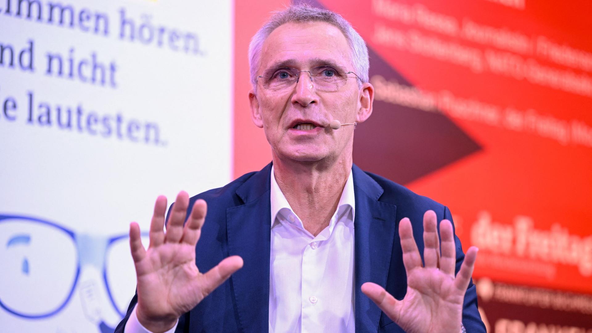 Stoltenberg auf der Frankfurter Buchmesse | AFP