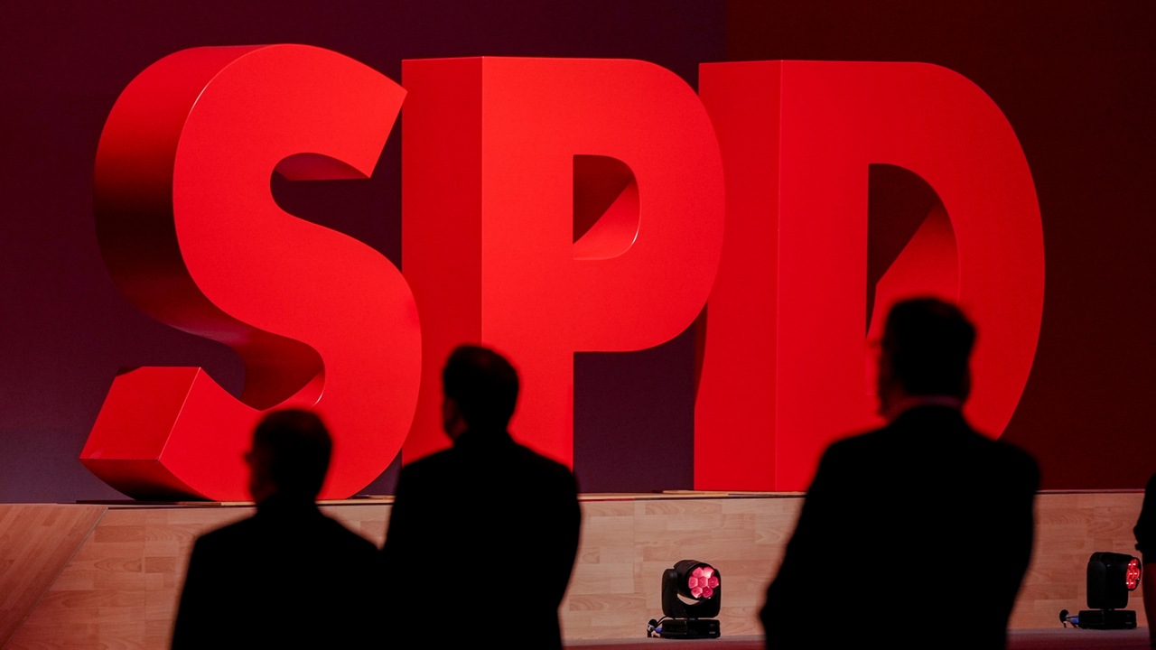 SPD elects new party leadership at party conference in Bremen in ...