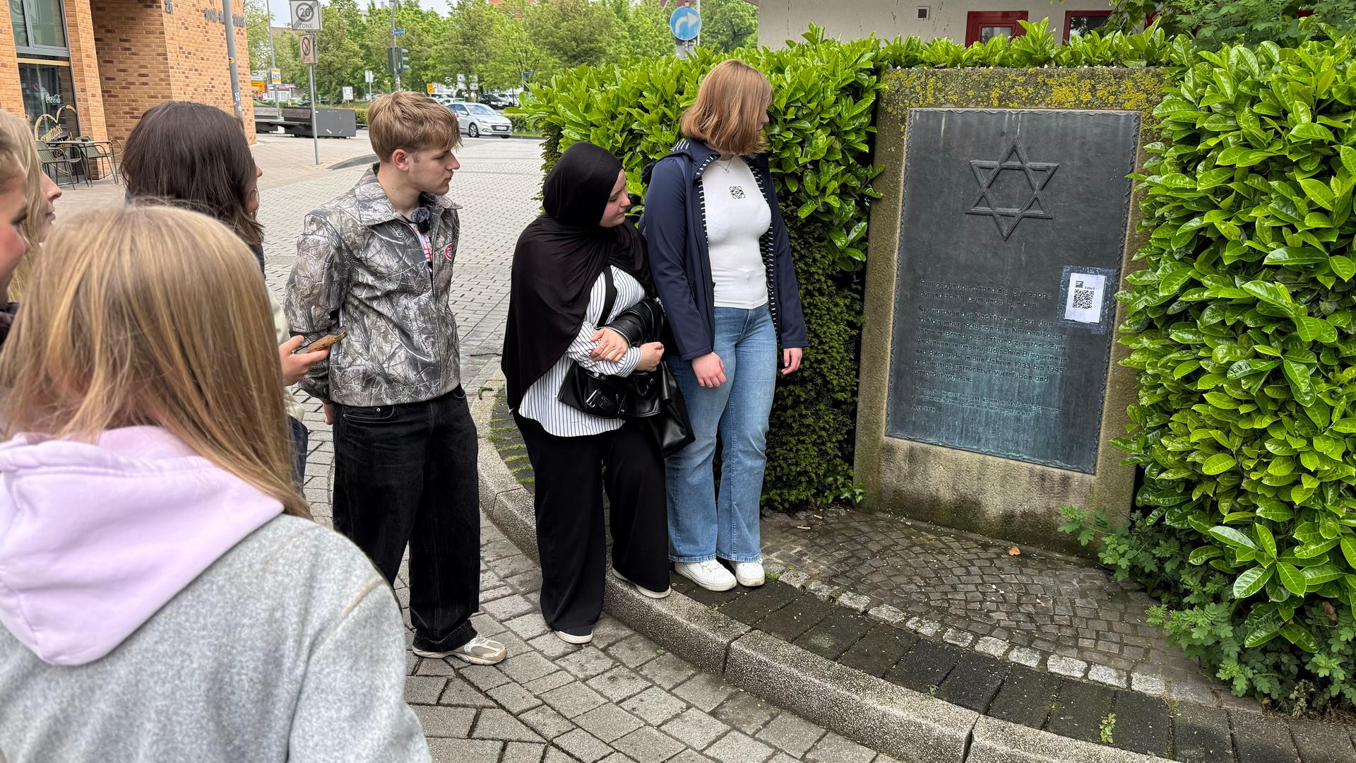 "Schnitzeljagd gegen das Vergessen" in Iserlohn