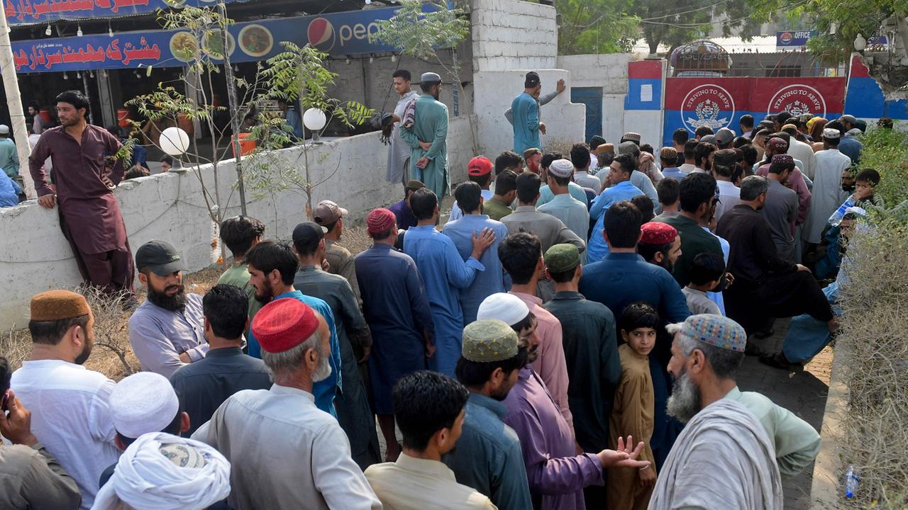 Pakistan sticks to deportation plans for Afghan refugees