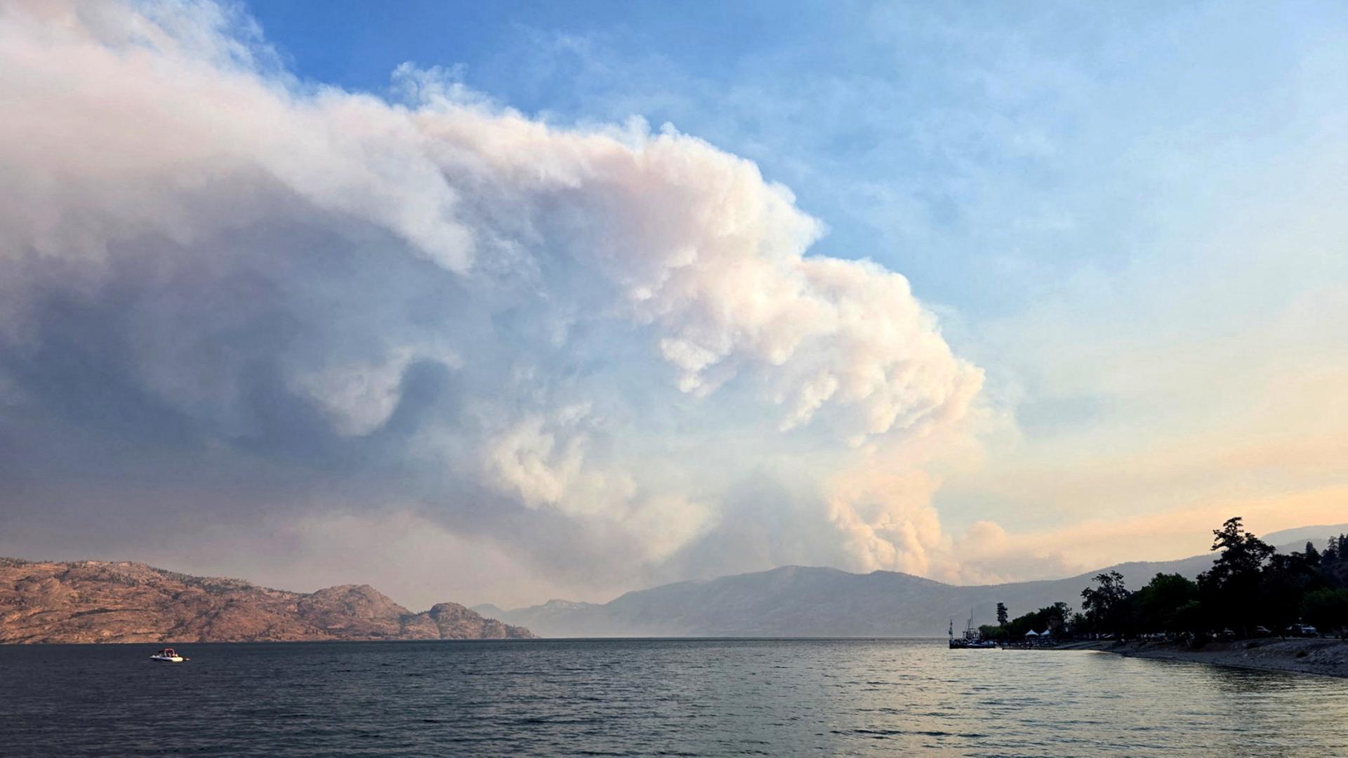 Kanadische Provinz British Columbia ruft wegen Waldbränden Notstand aus Kanadische Provinz British Columbia ruft wegen Waldbränden Notstand aus